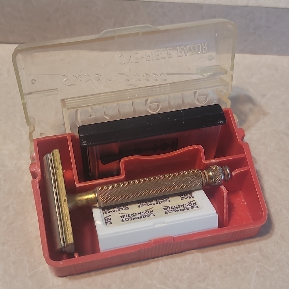 Gillette Vintage Gold Super Speed One Piece Razor With Original Case And Blades
